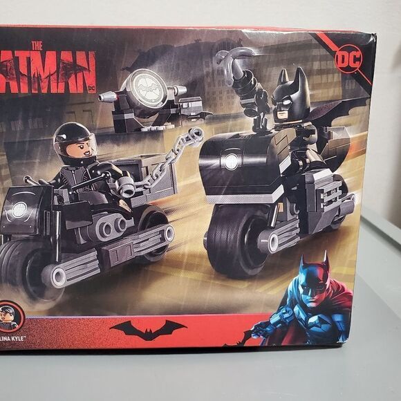 LEGO DC Batman Batman & Selina Kyle Motorcycle Pursuit 76179 Building Kit 149pcs - Picture 4 of 6
